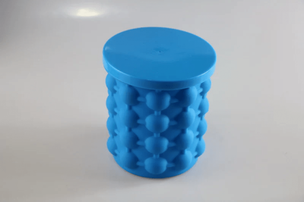 Revolutionary Ice Cube Maker