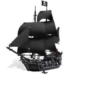 875 Pcs Pirates Of The Caribbean Building Blocks - The Black Pearl ( 6 Figures)