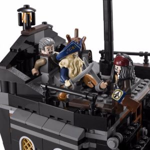 875 Pcs Pirates Of The Caribbean Building Blocks - The Black Pearl ( 6 Figures)