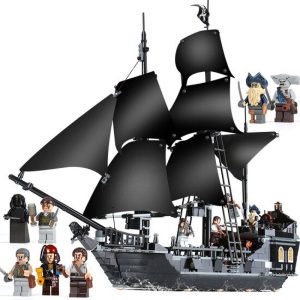 875 Pcs Pirates Of The Caribbean Building Blocks - The Black Pearl ( 6 Figures)