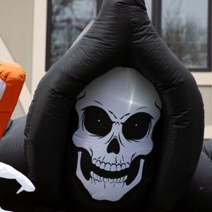 Fun Costumes 9.5Ft Grim Reaper Death Inflatable Archway Outdoor Decoration, Black Airblown Graveyard Front Yard Display Decor