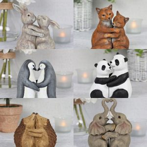 Animal Love Couple Hug Statue Decoration Resin Ornament