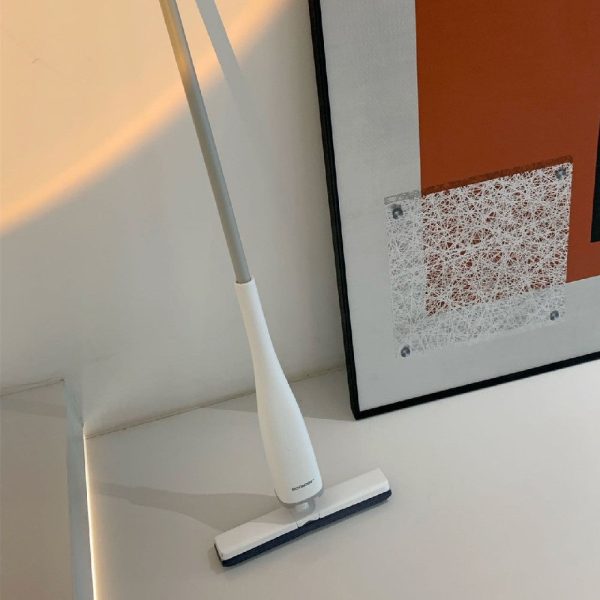 Self-Squeezing Space-Saving Mop