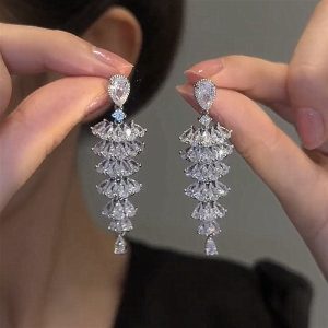 Micro Inlaid Zircon Retro Pagoda Modelling Earrings