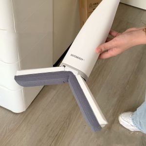 Self-Squeezing Space-Saving Mop