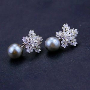 Snow Pearl Earrings